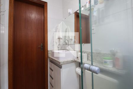 Casa à venda com 178m², 3 quartos e 2 vagasBanheiro