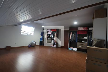 Casa à venda com 178m², 3 quartos e 2 vagasSótão