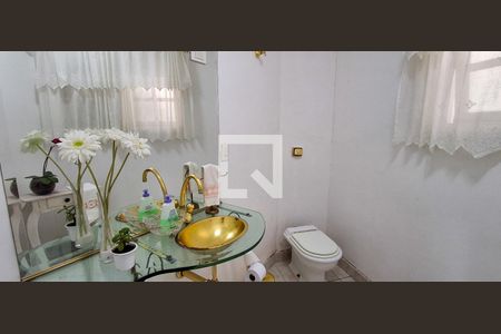 Casa à venda com 380m², 4 quartos e 4 vagasBanheiro