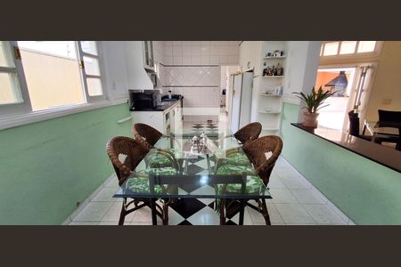 Casa à venda com 380m², 4 quartos e 4 vagasCozinha 