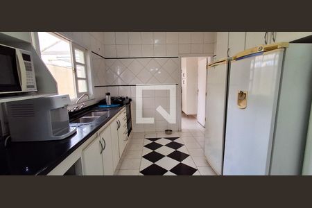 Casa à venda com 380m², 4 quartos e 4 vagasCozinha 