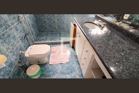 Casa à venda com 380m², 4 quartos e 4 vagasBanheiro