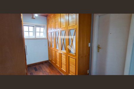 Casa à venda com 380m², 4 quartos e 4 vagasCloset 