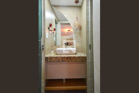 Casa à venda com 300m², 4 quartos e 3 vagas Casa à venda com 300m², 4 quartos e 3 vagasBanheiro Casa 2