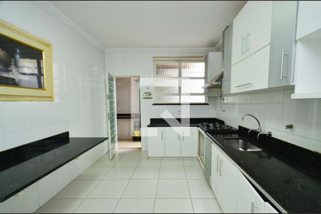 Casa à venda com 300m², 4 quartos e 3 vagas Casa à venda com 300m², 4 quartos e 3 vagasCozinha