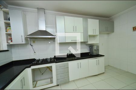 Casa à venda com 300m², 4 quartos e 3 vagas Casa à venda com 300m², 4 quartos e 3 vagasCozinha