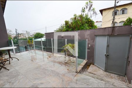 Casa à venda com 300m², 4 quartos e 3 vagas Casa à venda com 300m², 4 quartos e 3 vagasÁrea Externa