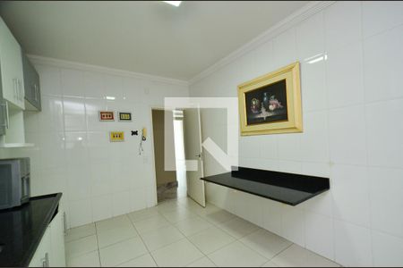 Casa à venda com 300m², 4 quartos e 3 vagas Casa à venda com 300m², 4 quartos e 3 vagasCozinha