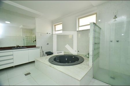 Casa à venda com 300m², 4 quartos e 3 vagas Casa à venda com 300m², 4 quartos e 3 vagasBanheiro 1