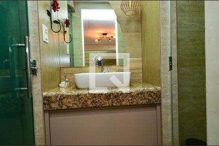 Casa à venda com 300m², 4 quartos e 3 vagas Casa à venda com 300m², 4 quartos e 3 vagasBanheiro Casa 2