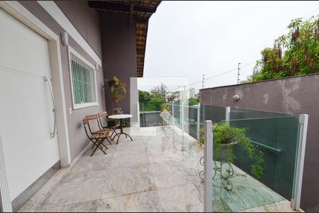 Casa à venda com 300m², 4 quartos e 3 vagas Casa à venda com 300m², 4 quartos e 3 vagasÁrea Externa