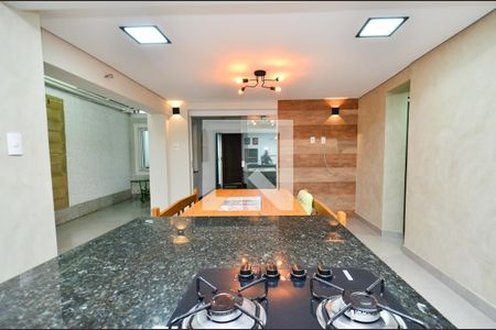 Casa à venda com 300m², 4 quartos e 3 vagas Casa à venda com 300m², 4 quartos e 3 vagasCozinha Casa 2