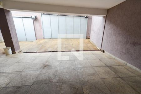 Casa à venda com 300m², 4 quartos e 3 vagas Casa à venda com 300m², 4 quartos e 3 vagasGaragem