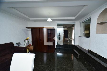 Casa à venda com 300m², 4 quartos e 3 vagas Casa à venda com 300m², 4 quartos e 3 vagasSala Casa 2