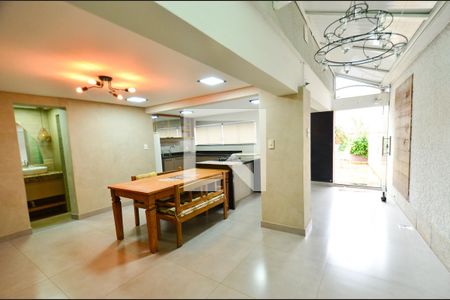 Casa à venda com 300m², 4 quartos e 3 vagas Casa à venda com 300m², 4 quartos e 3 vagasSala de Jantar 2