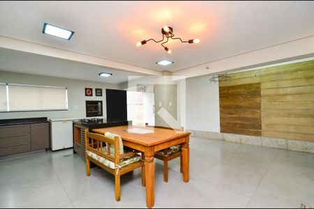 Casa à venda com 300m², 4 quartos e 3 vagas Casa à venda com 300m², 4 quartos e 3 vagasCozinha Casa 2