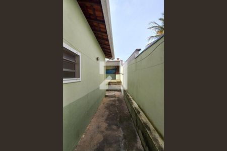 Casa à venda com 182m², 3 quartos e 4 vagas Casa à venda com 182m², 3 quartos e 4 vagasCorredor