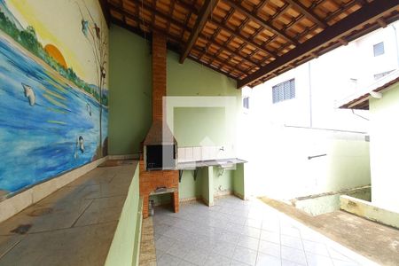 Casa à venda com 182m², 3 quartos e 4 vagas Casa à venda com 182m², 3 quartos e 4 vagasÁrea comum - Churrasqueira