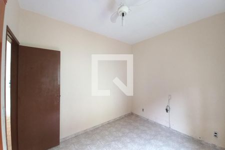 Casa à venda com 182m², 3 quartos e 4 vagas Casa à venda com 182m², 3 quartos e 4 vagasQuarto 2