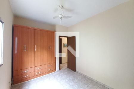 Casa à venda com 182m², 3 quartos e 4 vagas Casa à venda com 182m², 3 quartos e 4 vagasQuarto 2