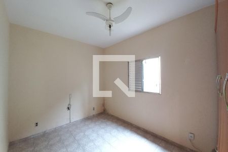 Casa à venda com 182m², 3 quartos e 4 vagas Casa à venda com 182m², 3 quartos e 4 vagasQuarto 2