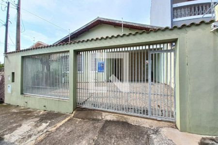 Casa à venda com 182m², 3 quartos e 4 vagas Casa à venda com 182m², 3 quartos e 4 vagasFachada