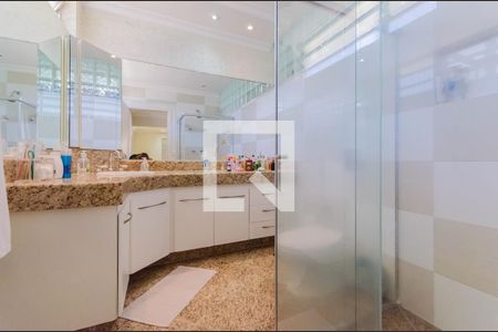 Casa à venda com 360m², 3 quartos e 3 vagas Casa à venda com 360m², 3 quartos e 3 vagasBanheiro da Suíte 3