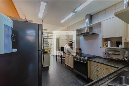 Casa à venda com 360m², 3 quartos e 3 vagas Casa à venda com 360m², 3 quartos e 3 vagasCozinha