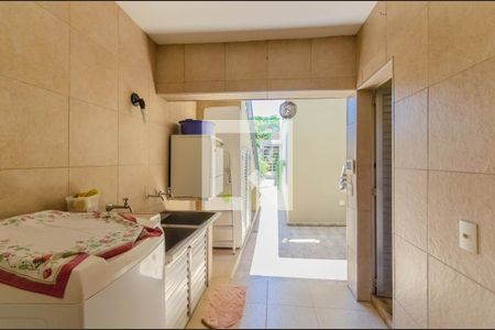 Casa à venda com 360m², 3 quartos e 3 vagas Casa à venda com 360m², 3 quartos e 3 vagasÁrea de Serviço