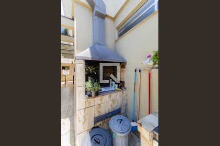 Casa à venda com 360m², 3 quartos e 3 vagas Casa à venda com 360m², 3 quartos e 3 vagasÁrea comum - Churrasqueira