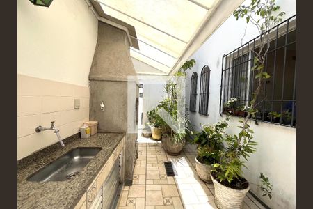 Casa à venda com 173m², 5 quartos e 2 vagas Casa à venda com 173m², 5 quartos e 2 vagasChurrasqueira