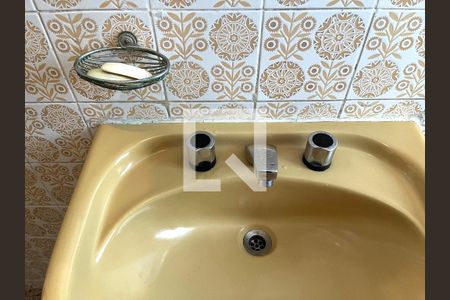 Casa à venda com 173m², 5 quartos e 2 vagas Casa à venda com 173m², 5 quartos e 2 vagasBanheiro da Suíte 1