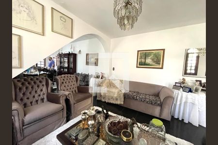 Casa à venda com 173m², 5 quartos e 2 vagas Casa à venda com 173m², 5 quartos e 2 vagasSala de TV