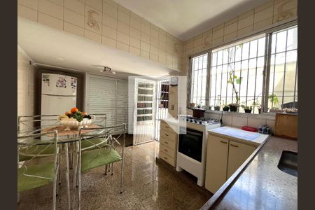 Casa à venda com 173m², 5 quartos e 2 vagas Casa à venda com 173m², 5 quartos e 2 vagasCozinha