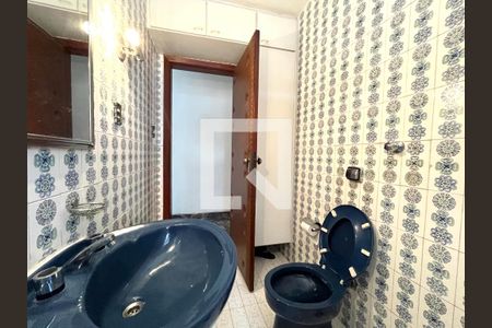 Casa à venda com 173m², 5 quartos e 2 vagas Casa à venda com 173m², 5 quartos e 2 vagasBanheiro Corredor