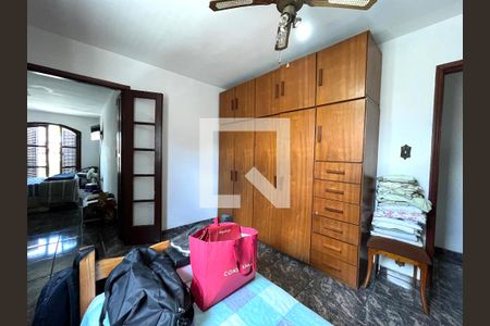 Casa à venda com 173m², 5 quartos e 2 vagas Casa à venda com 173m², 5 quartos e 2 vagasQuarto 2