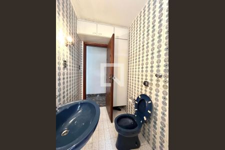 Casa à venda com 173m², 5 quartos e 2 vagas Casa à venda com 173m², 5 quartos e 2 vagasBanheiro Corredor