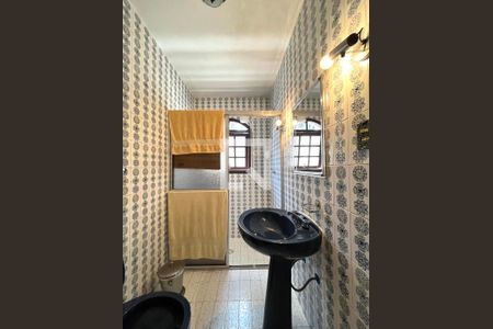 Casa à venda com 173m², 5 quartos e 2 vagas Casa à venda com 173m², 5 quartos e 2 vagasBanheiro Corredor