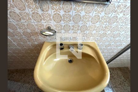 Casa à venda com 173m², 5 quartos e 2 vagas Casa à venda com 173m², 5 quartos e 2 vagasBanheiro da Suíte 1