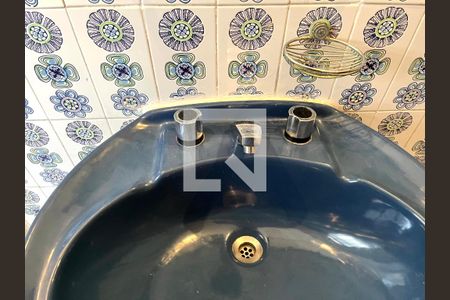 Casa à venda com 173m², 5 quartos e 2 vagas Casa à venda com 173m², 5 quartos e 2 vagasBanheiro Corredor