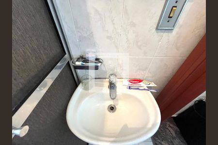 Casa à venda com 173m², 5 quartos e 2 vagas Casa à venda com 173m², 5 quartos e 2 vagasBanheiro da Suíte 2