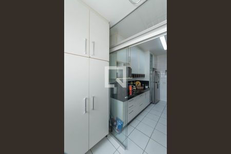 Apartamento à venda com 70m², 3 quartos e 2 vagas Apartamento à venda com 70m², 3 quartos e 2 vagasLavanderia