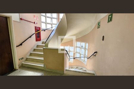 Apartamento para alugar com 55m², 1 quarto e sem vagaEscada