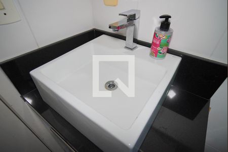 Casa à venda com 165m², 3 quartos e 3 vagasSegundo Andar - Banheiro Corredor