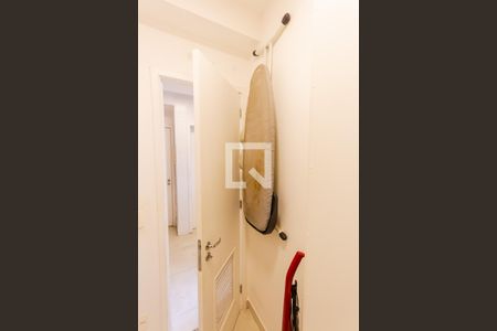 Apartamento à venda com 115m², 4 quartos e 2 vagas Apartamento à venda com 115m², 4 quartos e 2 vagasQuarto de Serviço