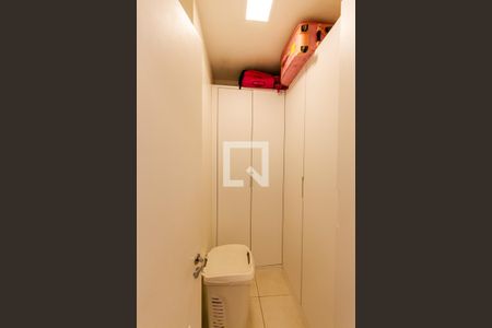 Apartamento à venda com 115m², 4 quartos e 2 vagas Apartamento à venda com 115m², 4 quartos e 2 vagasQuarto de Serviço