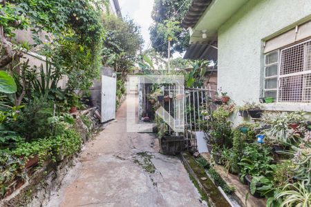 Casa à venda com 360m², 4 quartos e 5 vagas Casa à venda com 360m², 4 quartos e 5 vagasEntrada/Garagem/Jardim