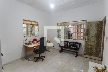 Casa à venda com 360m², 4 quartos e 5 vagas Casa à venda com 360m², 4 quartos e 5 vagasSala 2 na Casa 2