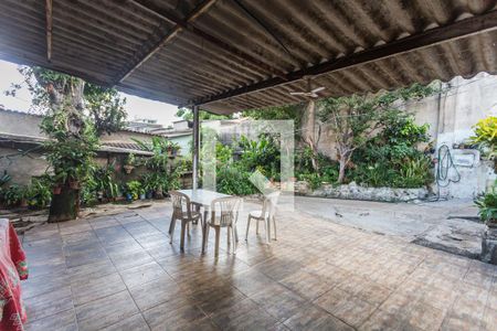 Casa à venda com 360m², 4 quartos e 5 vagas Casa à venda com 360m², 4 quartos e 5 vagasEntrada/Garagem/Jardim