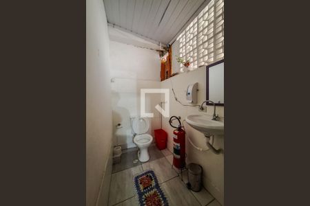 Casa à venda com 150m², 5 quartos e 2 vagas Casa à venda com 150m², 5 quartos e 2 vagasbanheiro serviço